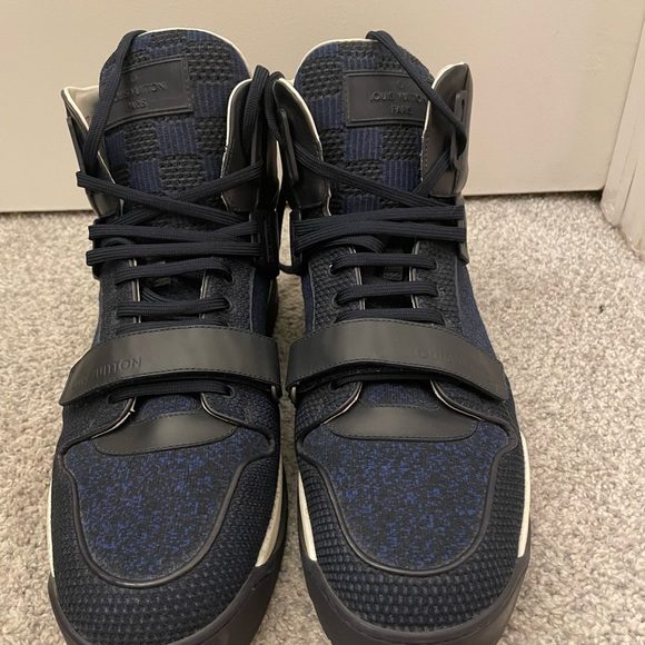 Men’s pre loved Louis Vuitton sneakers in Navy blue and black Damier. - Picture 3 of 10